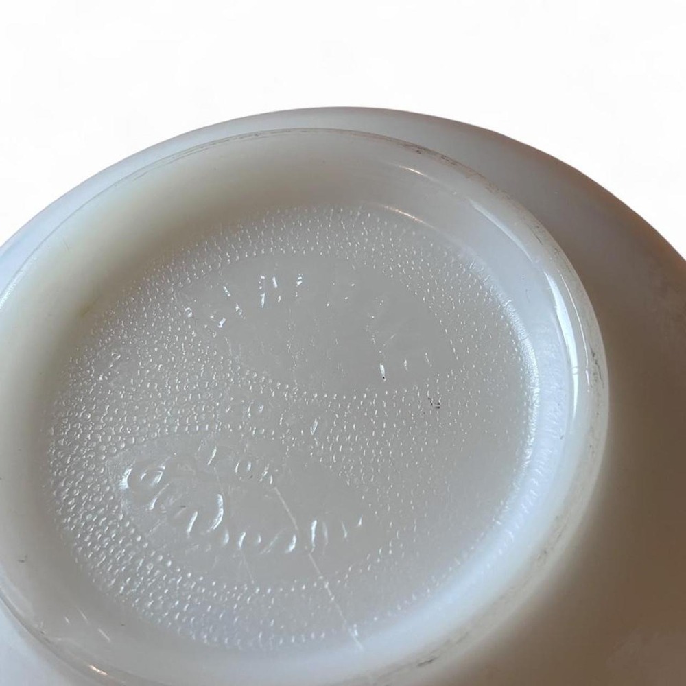 Vintage Glasbake White Milk Glass Spout Mixing Bowl 20CJ Sunbeam Mixmaster - Picture 4 of 8